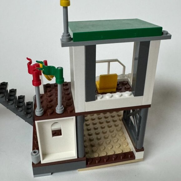 Lego 4644 Marina City Town Harbor Beach Surf Boat Cafe Complete except sticker - Picture 13 of 14